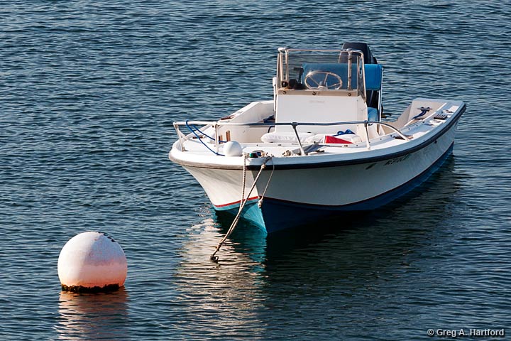 The 17 foot Mako Motorboat Rental