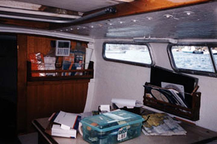 The Cal 25 foot WindDrift Sailboat Rental interior