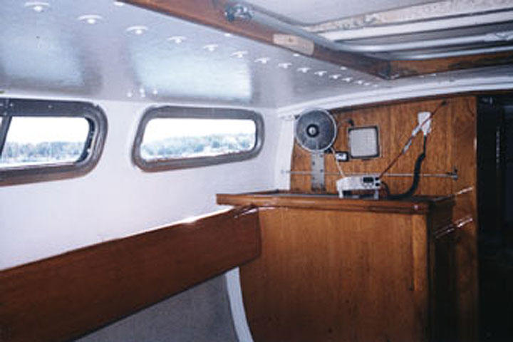 The Cal 25 foot WindDrift Sailboat Rental interior