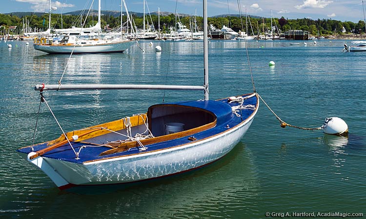 The Bullseye Day sailer sailboat rental with keel